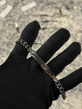 Silver-Tone Gucci Skull Men's Chain ID Bracelet
